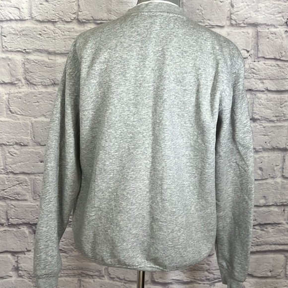 Grandmacore Embroidered Gray Crewneck Sweatshirt with Floral Heart Design - Picture 4 of 8